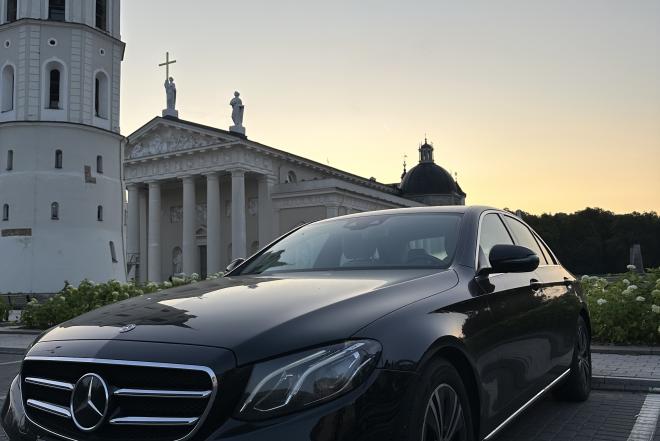 Mercedes-Benz E-Class nuoma su vairuotoju – verslo ir privatiems klientams-0