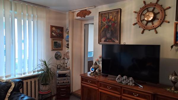 Parduodu 2 kam. tvarkinga butą, renovuotame name, Ringaudai.-0