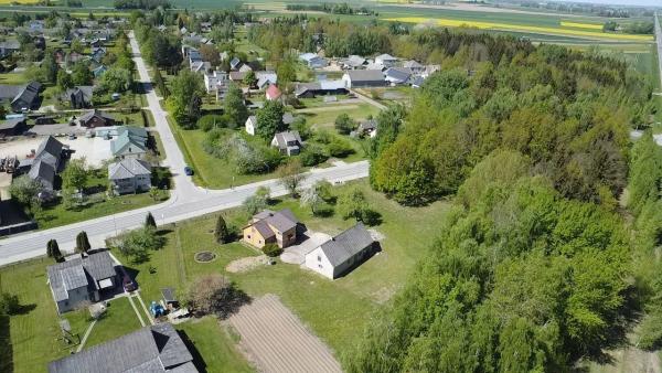 Parduodama rąstinė sodyba  Šakių r.sav. , Griškabūdžio k., J. Jablonskio g. 24-5