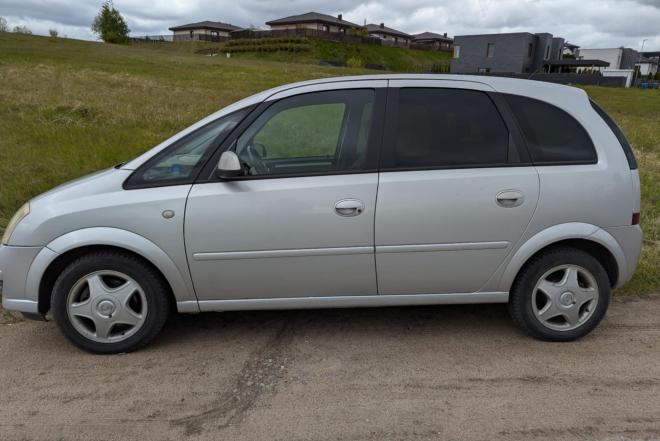 PARUODU OPEL MERIVA su paildomais ratais-0