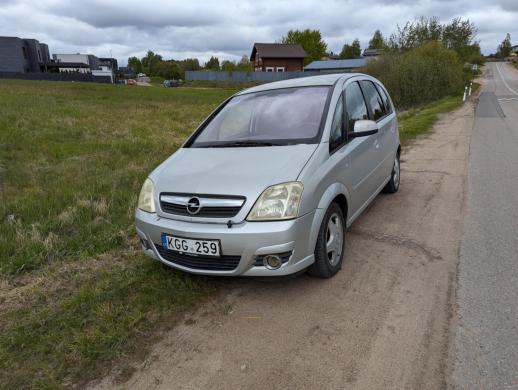 PARUODU OPEL MERIVA su paildomais ratais-1