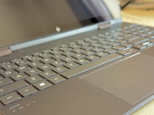 HP ENVY x360 Convertible su priedais-1