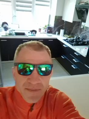 Esu paprastas vyrukas ir ieškau merginos ar moters 060450071-0