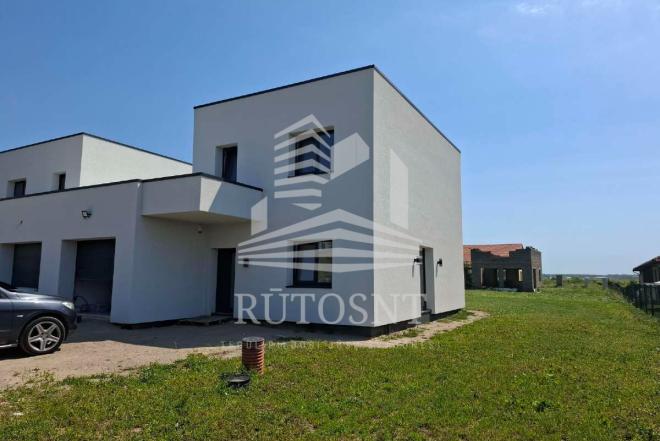 Parduodamas sublokuotas namas Klausmyliuose-0