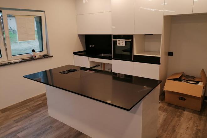 Stalviršiai iš akmens ir dirbtinio akmens ,,Technistone"-0