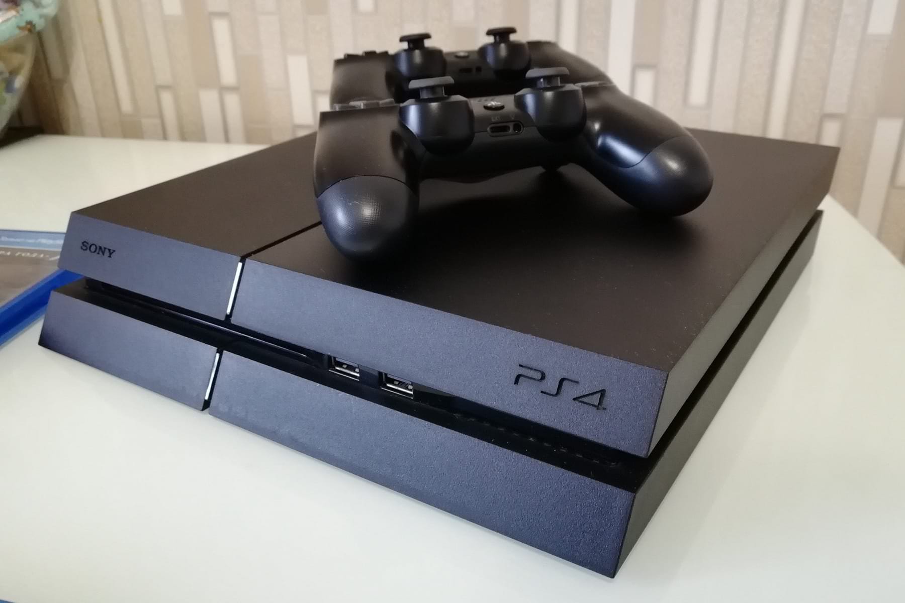 PS4 1TB-0