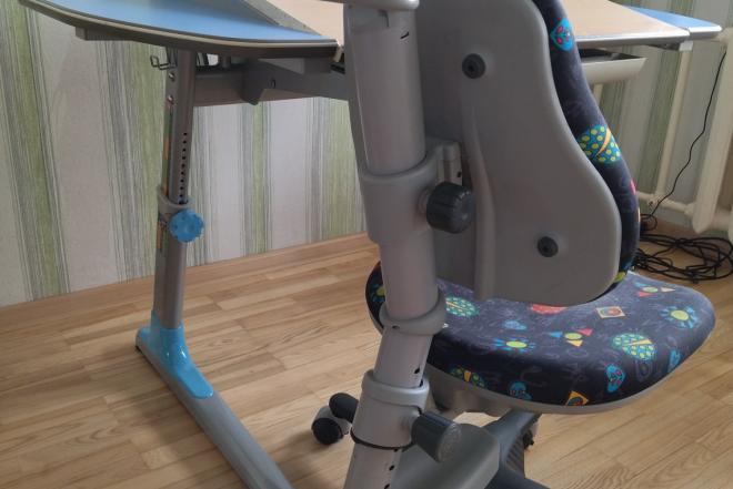 Augantis (ergonominis) rašomasis stalas ir kėdė-0