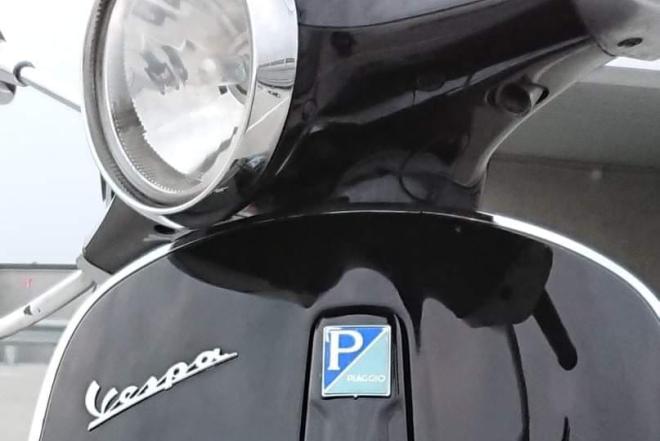 PIAGGIO VESPA 50 EMBLEMA VESPA PRIEKIS-0