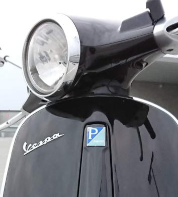 PIAGGIO VESPA 50 EMBLEMA VESPA PRIEKIS-0