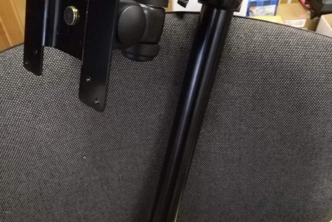 Monitoriaus laikiklis tvirtinamas prie stalo-0