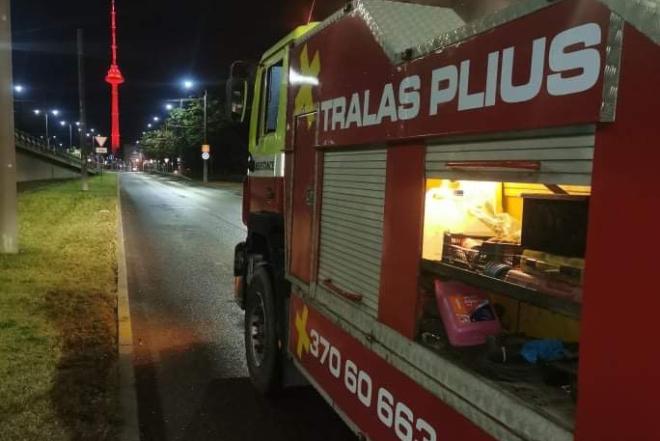 Tralas Vilniuje, sunkvezimiu technine pagalba kelyje, sunkvezimiu pagalba kelyje, Tralas plius Evakuatorius, Technine pagalba sunkvezimiams, Pagalba kelyje sunkiasvoriams, Fiskaro nuoma, Krano paslaugos, traliukas Vilniuje, technine pagalba kelyje-0