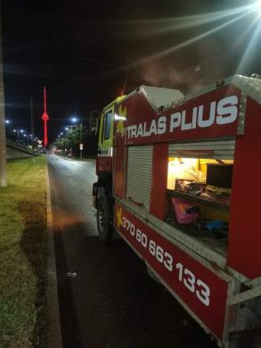 Tralas Vilniuje, sunkvezimiu technine pagalba kelyje, sunkvezimiu pagalba kelyje, Tralas plius Evakuatorius, Technine pagalba sunkvezimiams, Pagalba kelyje sunkiasvoriams, Fiskaro nuoma, Krano paslaugos, traliukas Vilniuje, technine pagalba kelyje-0