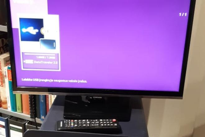 Televizorius Samsung Full HD DTV Įstrižainė 56cm 22coliai-0