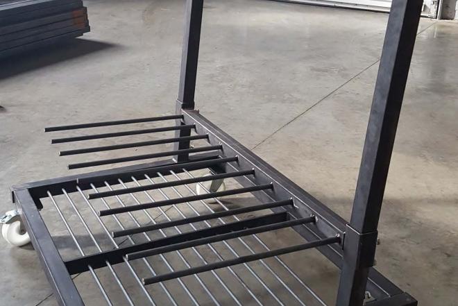 Metaliniai stovai ir vėžimėliai-0