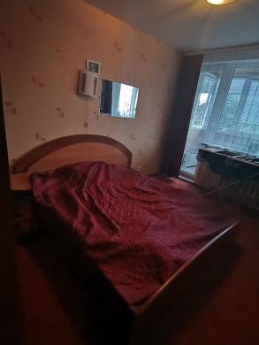 Parduodu dvigulę lovą su patalynės dėže be čiužinio-0