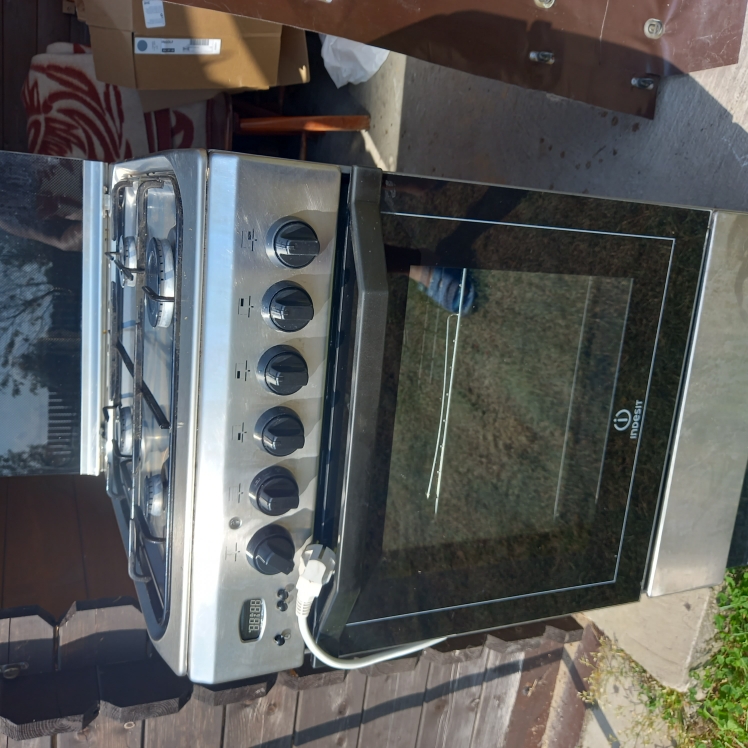 Parduodu dujiu virykle, arkaite elektro : Indesit :-0
