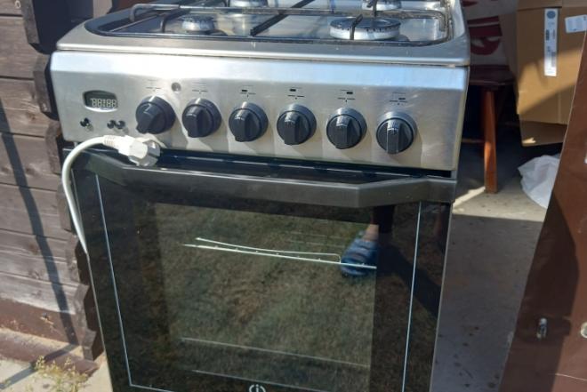 Parduodu dujiu virykle, arkaite elektro : Indesit :-0