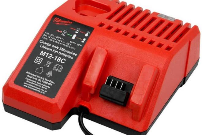 Akumuliatorių įkroviklis Milwaukee M12-18 C-0