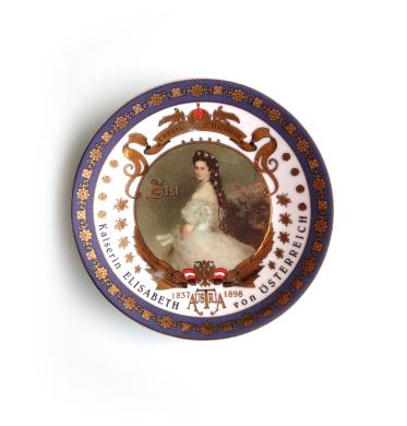 Miniatiūrinė porceliano lėkštutė-0