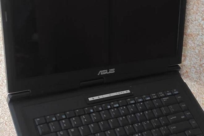 Asus nesiojamas-0