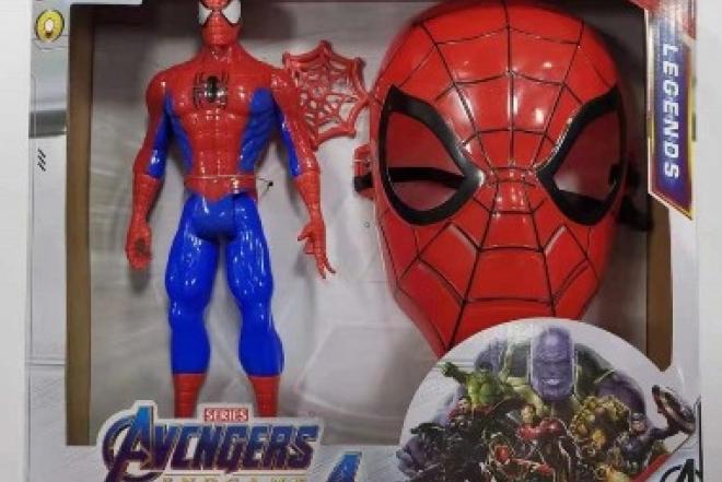 Žmogaus voro figurėlė kartu su kauke.-0