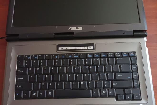 Parduodamas nešiojamas kompiuteris ASUS X51RL-0