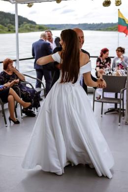 Pasiplaukiojimas laivu, laivo nuoma šventei ir poilsiui-1