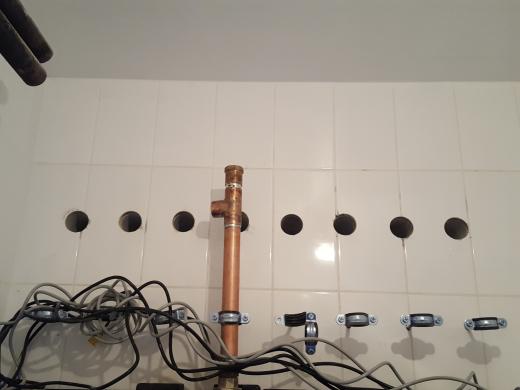 ...Gręžiame skyles vėdinimui,kanalizacijai...-1