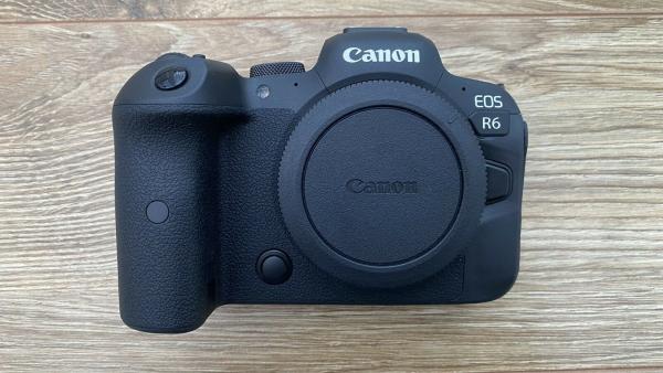 Canon Eos R6  with RF 24-105mm IS STM KIT-1