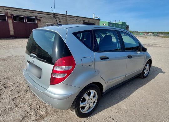 Mercedes-Benz A150-1