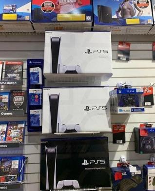PlayStation 5 DualSense  Xbox Series X 1TB Console-1