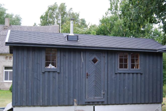 Parduodama karkasinė pirtis 2.5x6 dvišlaičiu stogu.-0