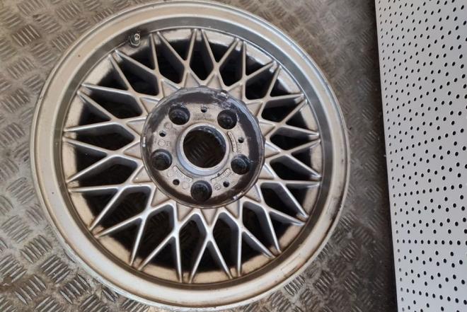 BMW 520 R15 su padangomis TVARKINGI.KAINA SUTARTINE.PM :) r17 ratlankiai vasarinem padangom.-0