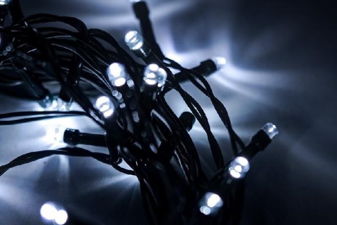 Baltos spalvos girlianda-0