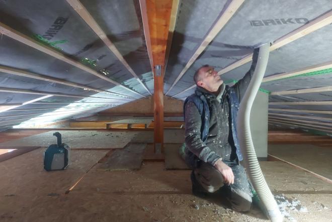 STOGŲ PERDANGŲ ŠILTINIMAS, STOGŲ ŠLAITŲ ŠILTINIMAS, ŠILTINIMAS EKOVATA, SIENŲ ORO TARPŲ UŽPILDYMAS-0