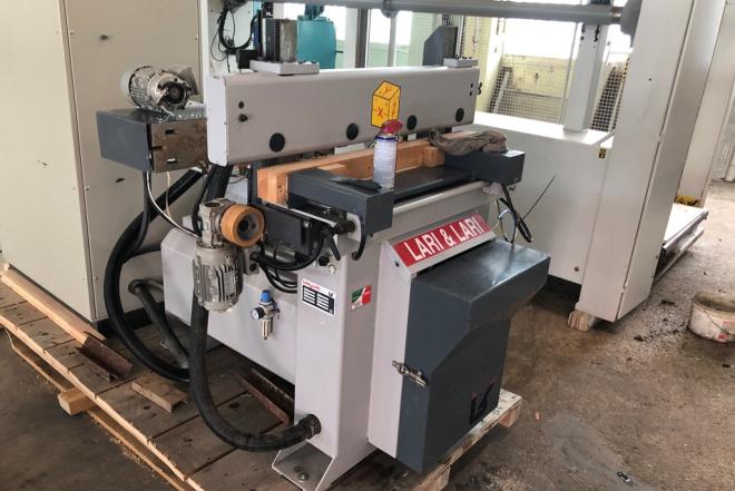 20-14- Lari and Lari  CNC kaltavimo staklės (naudotos)-0