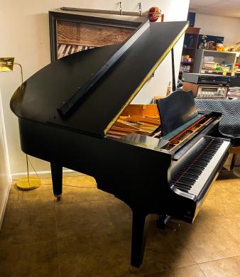 Yamaha GC1 Baby pianinas, poliruotas juodmedis-0