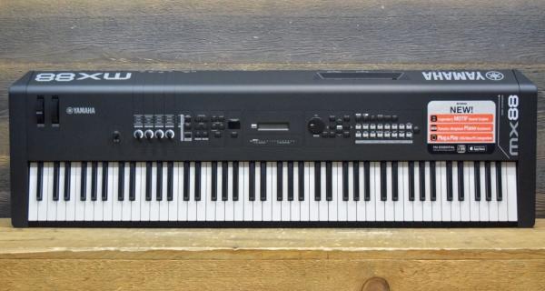 Yamaha MX88 88 klavišų svertinio veiksmo muzikos sintezatoriaus klaviatūra – juoda-0