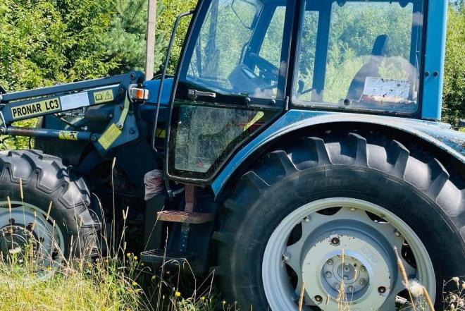 Parduodu traktorių su saviverte puspriekabe-0