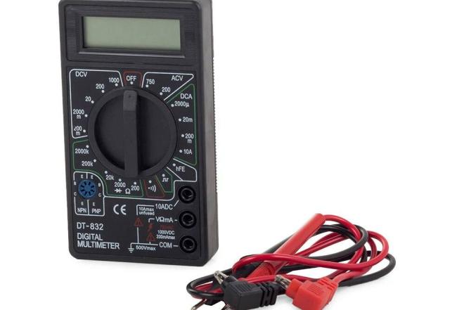 Multimetras DT832-0