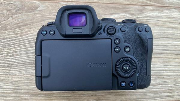 Canon Eos R6  with RF 24-105mm IS STM KIT-2