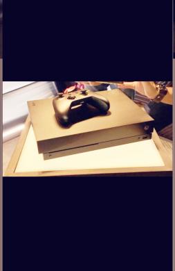 Xbox one x 1Tb parduodu.-2