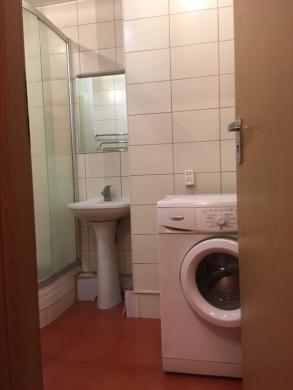 Išnuomoju 2 kambarių butą (3 aukštas 5 aukštų name), netoli Vilniaus centro (netoli Vingio parkas): buitinė technika, baldai.-2