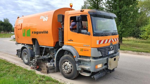 Gatvių valimas.Gatvių šlavimas.Mechanizuotas gatvių šlavimas.-2