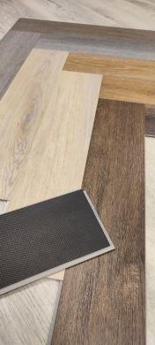 Herringbone/Eglutė SPC vinilinės grindys su Click sistema ir paklotu-2