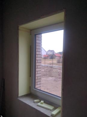 PLastikiniu langu ir duru apdaila-1