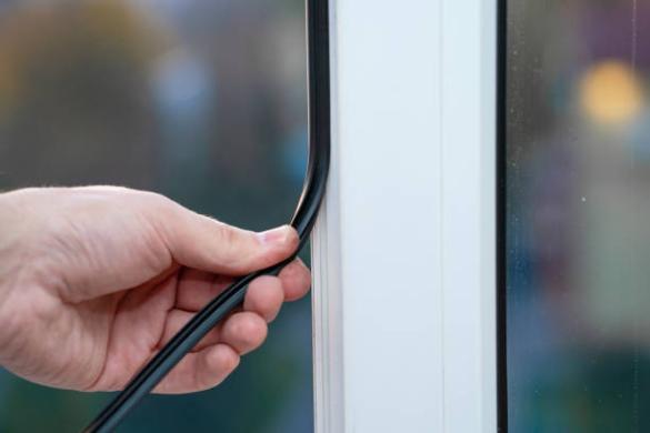 Langai Klaipėda-plastikiniai langai, terasų stiklinimas, stoginių įrengimas, balkonų stiklinimas, langų remontas, langų reguliavimas, plastikinės stumdomos durys terasoms, tinkleliai nuo uodų (vabzdžių), roletai, žaliuzės, užuolaidos, romanetės, markizės.-1