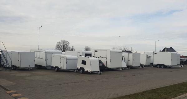 Kietašonės priekabo lengviesiems automobiliams-1