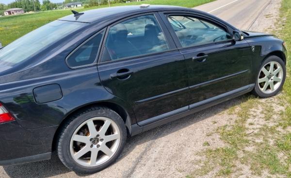 Parduodu volvo s 40 dalimis-1