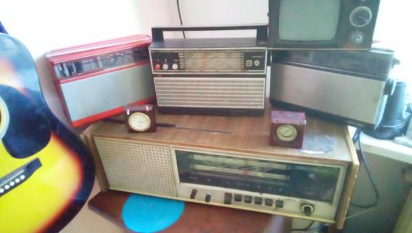 Parduodu senas radijas kolekcininkui vefas 317,vefas216,okeanas, nešiojami veikentis,sena lempine radiją REkord veikentis su patefonų, televizorių šilelis nešiojamas veikentis-4
